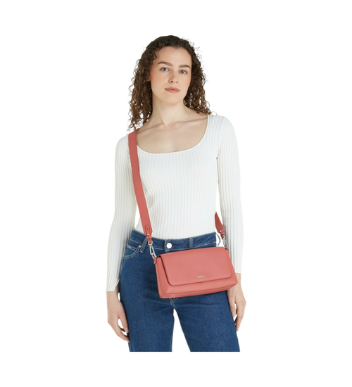 Calvin Klein CK MUST SHOULDER BAG K60K611928 0JV