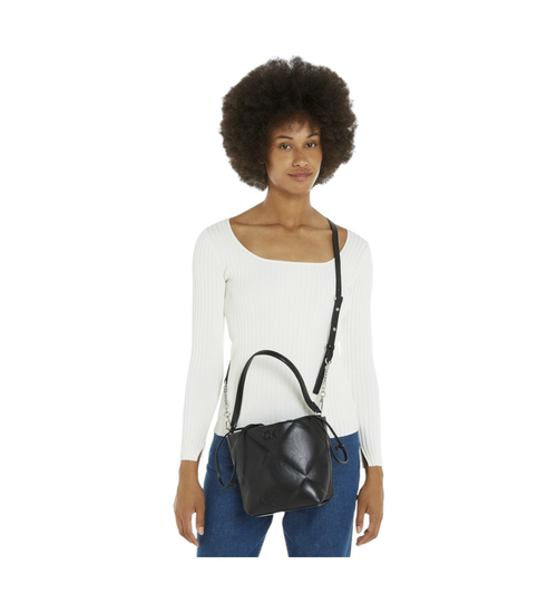 Calvin Klein QUILT BUCKET BAG K60K611666 BEH